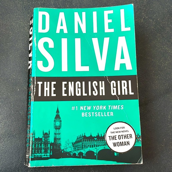 3 Daniel Silva Paperback Novels - Picture 4 of 4